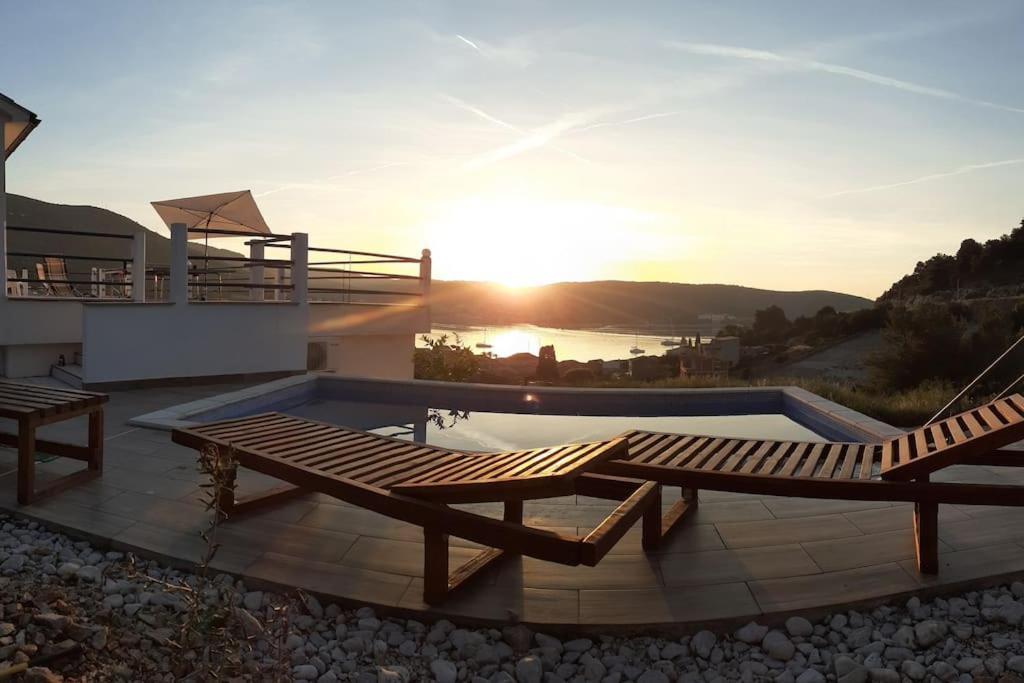 Vis - Luxury Holiday Villa With Swimming Pool מראה חיצוני תמונה